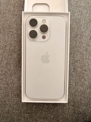 iPhone 15 Pro 128GB Titan Weiß Bild 2