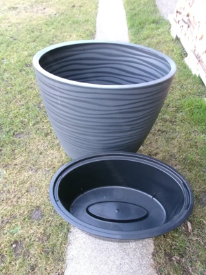 Pflanzgefäße aus Kunststoff  Bild 2