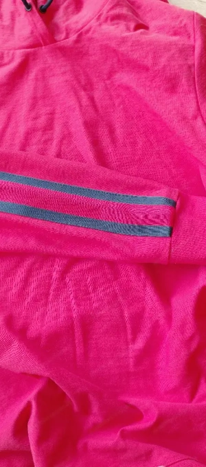 Sweatshirt eher dünn  Bild 3
