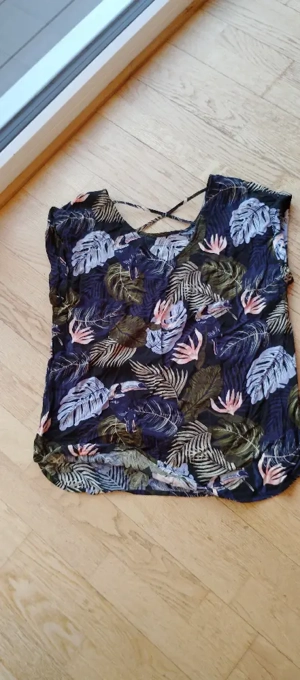 Bluse ärmellos  Bild 2