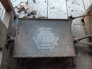 Alter Nähmaschinentisch inkl. Nähmaschine Bild 3