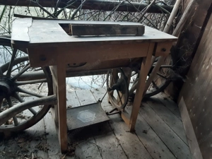 Alter Nähmaschinentisch inkl. Nähmaschine Bild 5
