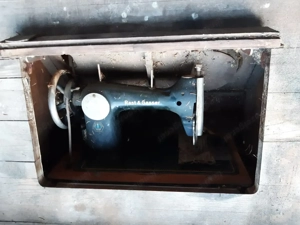 Alter Nähmaschinentisch inkl. Nähmaschine Bild 4
