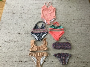 1 Badeanzug und 4 Bikinis Gr. 120-134 140 super Zustand s.B+T.