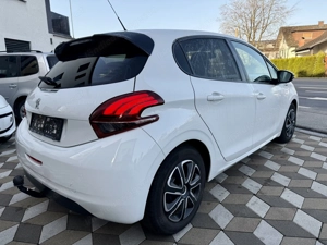 Peugeot Style 208 HDI 1.6 Bild 3