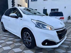 Peugeot Style 208 HDI 1.6 Bild 2