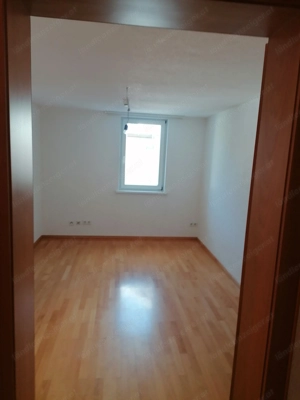 gepflegte 4-Zimmerwohnung mit 120qm in ruhiger Lage in Meiningen (ideal für Familien mit Haustieren) Bild 3