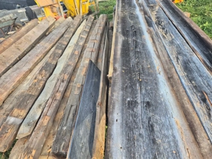 Altholz Balken und Bretter Bild 2