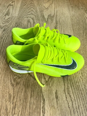 Hallenschuh Nike Gr 39 Bild 2