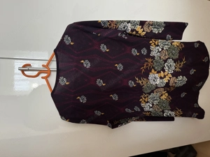 Kleid mit Blumenmuster Bild 2