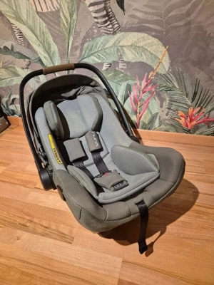 Nuna Babyschale olivgrün   unfallfrei Bild 3