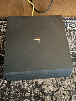Ps4 Pro mit 2 Controller ,Ladestation und 9 Spiele  Bild 3