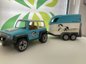 Playmobil - Jeep und Pferdeanhänger und Stall