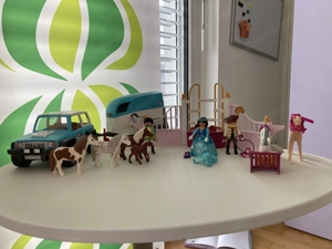 Playmobil - Jeep und Pferdeanhänger und Stall Bild 2