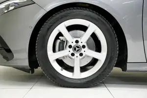 MERCEDES-BENZ A 180 Bild 4