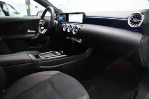 MERCEDES-BENZ A 250 e Kompaktlimousine mit EQ Hybrid Technologie AMG Line Bild 8