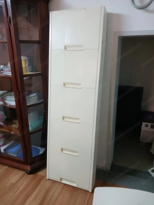 Schuhschrank kippbar aus Metall zum Aufhängen. Ideal auch für Treppenhäuser - Gratis abzugeben