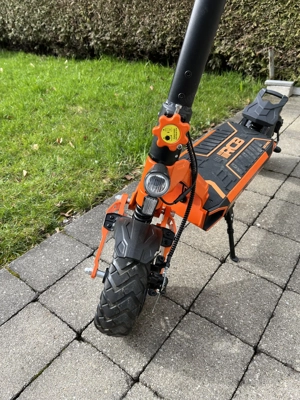 Verkaufe 2 neuwertige E-Scooter Bild 2