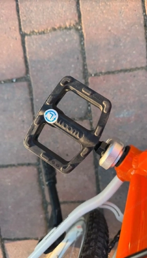 woom 3 orange Bild 2