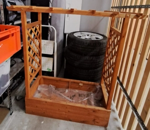 Hochbeet mit hängendem Dach Bild 3