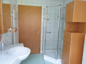 Ruhig gelegene helle 96m  3-Zimmer-Wohnung mit 176m  Privatgarten in zentraler Lage in Dornbirn Bild 3