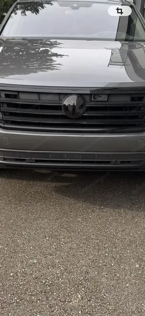 VW Touareg III CR Front Emblem   Logo schwarz mit ACC