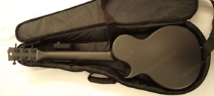 Carbon Traveller Gitarre wie neu, super leicht zu spielen  Bild 5