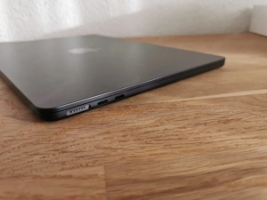 Apple MacBook Air (13.6", Apple M2 Chip, 256 GB SSD, 8-Core CPU und 8-Core GPU, 8GB RAM) Bild 9