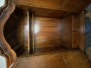 Holzschrank  Bild 7