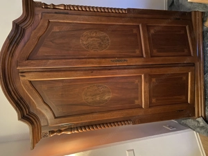 Holzschrank  Bild 2