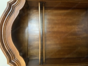 Holzschrank  Bild 6