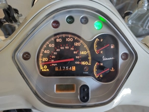 Vespa GTS 300 Super Bild 6