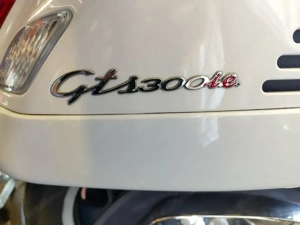 Vespa GTS 300 Super Bild 7
