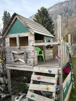 Spielhaus mit Rutsche Bild 4