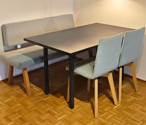 Essgruppe Tisch 140 x 85 Linoleum, Bank, Stühle blau bzw. hellblau