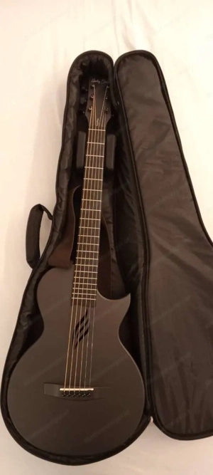 Carbon Traveller Gitarre wie neu, super leicht zu spielen 