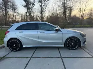 Mercedes-Benz A180 Bild 2