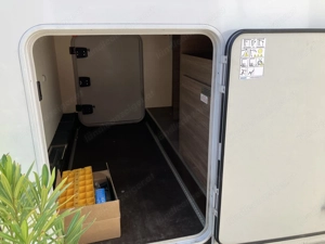 Knaus Live Wave 650 mg mit Hubbett und Festbett Bild 5