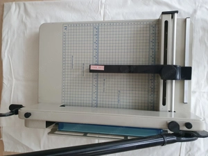 Papierschneidemaschine Bild 3