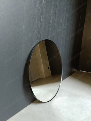 Modern & elegant: Spiegel schwarz Aluminium rund 80 cm Bild 2