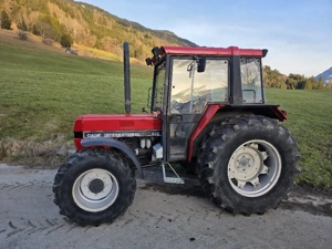 Traktor Case IH 833 Bild 3