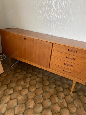 Antiker  Wohnzimmerschrank aus den 50er Bild 2