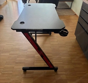 Gaming Schreibtisch Bild 3