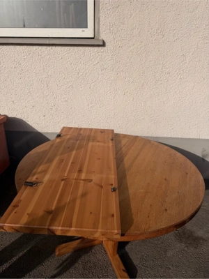 Runder Holztisch Bild 2