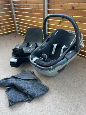 Maxi Cosi Coral Babyschale + Familyfix 360 Base Bild 2