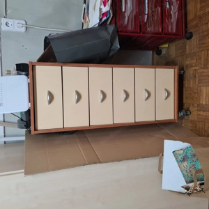 Kästchen mit sechs Schubladen