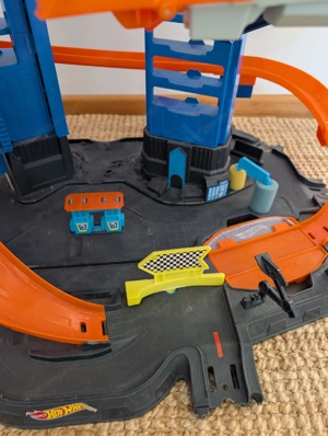hot wheels ultimate Parkgarage  Bild 3