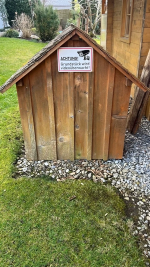 Hundehütte aus massivem Holz   zu verschenken Bild 4