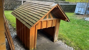 Hundehütte aus massivem Holz   zu verschenken Bild 2
