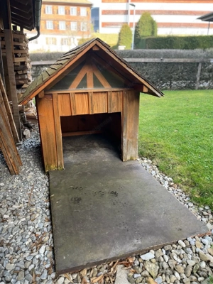 Hundehütte aus massivem Holz   zu verschenken Bild 5